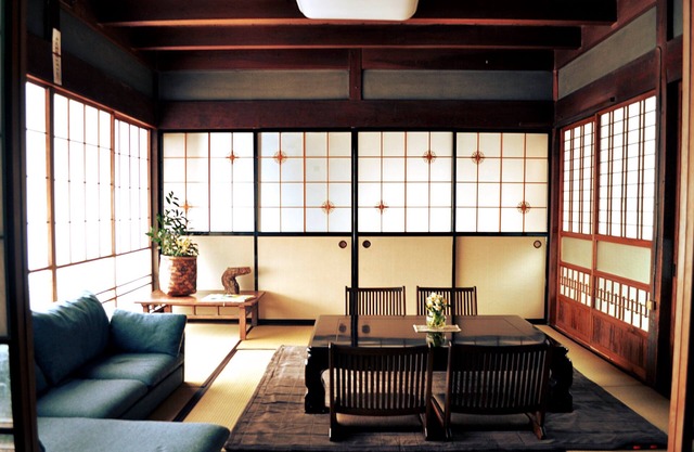 Nostalgic steam locomotive town ／ "Kuma-no-ya", an old private house for rent ／ A kitchen with seasonings for cooking your own meals ／ Shimada City, Shizuoka Prefecture