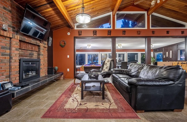 Haus am See 3100sq ft 4 Zim