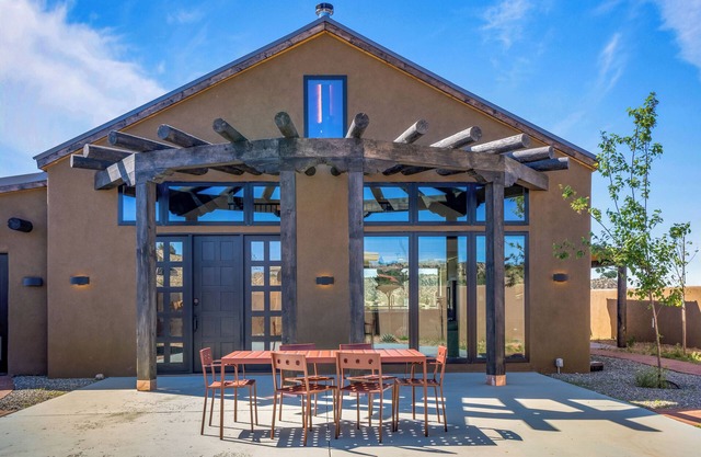 Not So Lamy | Artistic Retreat with Mountain Views