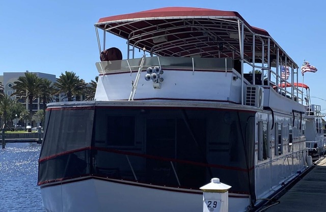 NICHT IHR TYPISCHES HAUSBoot: 60 LUXUSFUSS