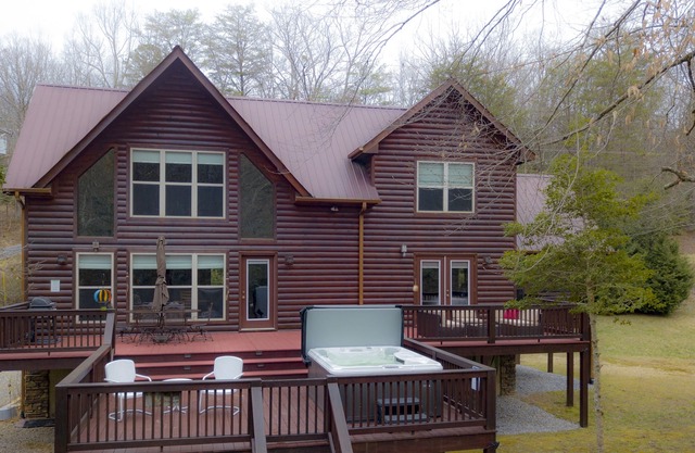 Nottely and Nice is a Beautiful Cabin on the Nottely River in Blairsville.