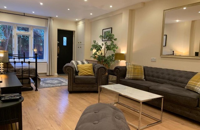 Notting Hill 3BR Townhouse with ensuite bathrooms - Ideal for families