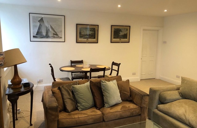 Notting Hill communal garden 2 bed flat