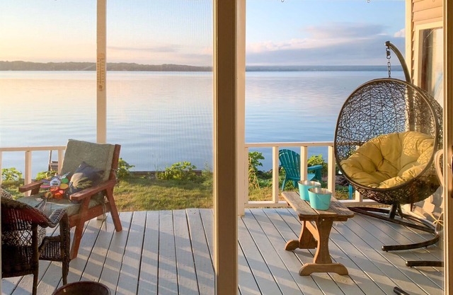 Nottivago: "Relaxing Cottage, Feet from the Water's Edge."