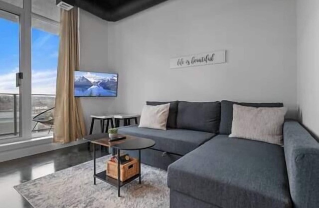 "Nova" Bright Studio |Sofa Bed |Mins to Saddledome
