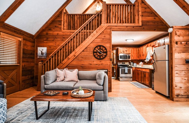 BrighterDaysLodge - 1 BR+Loft 1 BA-HOT TUB, Fire pit, grill +mins to Blue Ridge!
