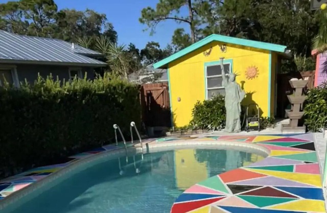 Purple Cottage , great deal