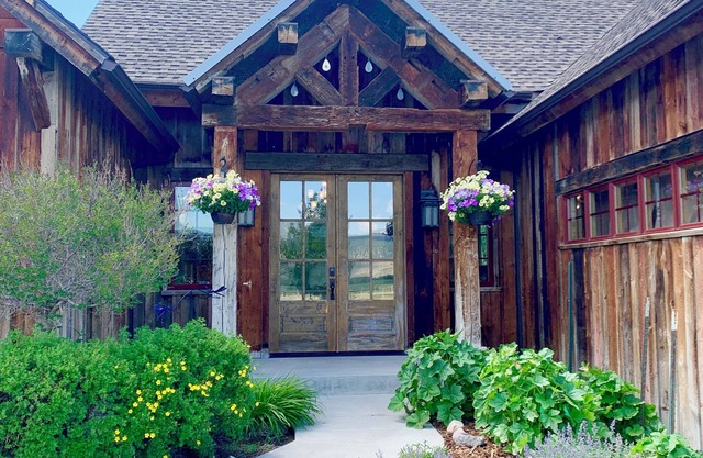 Riverfront Timber-framed Hunting Lodge; Ideal SW Montana location; Wi-Fi