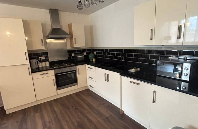 Spacious Leicester Apt with Free Parking, Sleeps 6