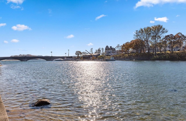 Stonebridge House, Onset, Waterfront