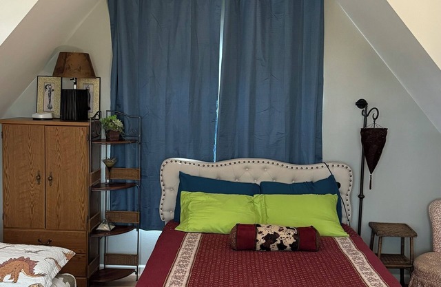The Birch…Beautiful…Private…Cottage…loft…great for two…can sleep 5. Surprises