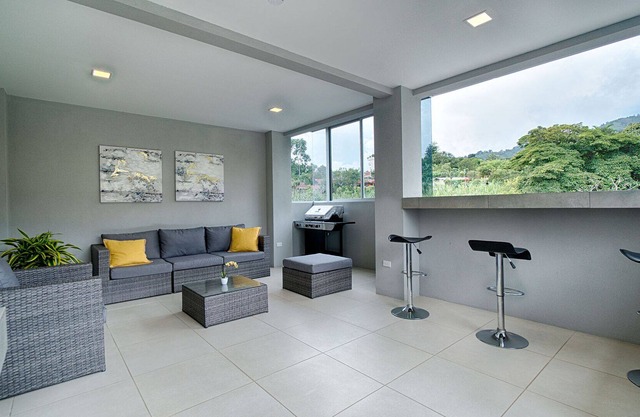 NuBe House-Yoga Unterricht und Maid Service inklusive *