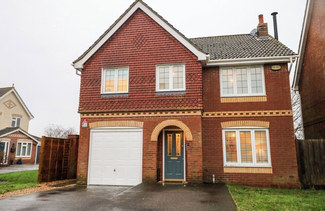 NUMBER 5, pet friendly, country holiday cottage in Tangmere