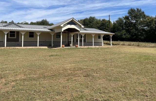 Nuna’s Bluff, 2 minutes away from The Texas State Railroad Park.