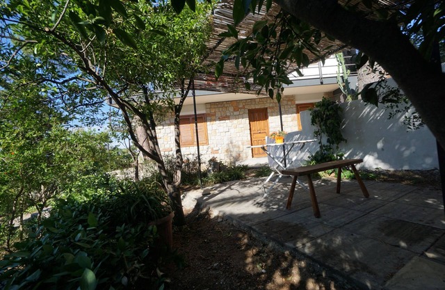 Nut House Apartment Near the sea in a Villa With Garden