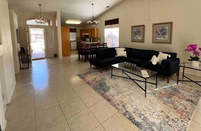 NW Fresno Home in quite relaxing neighborhood