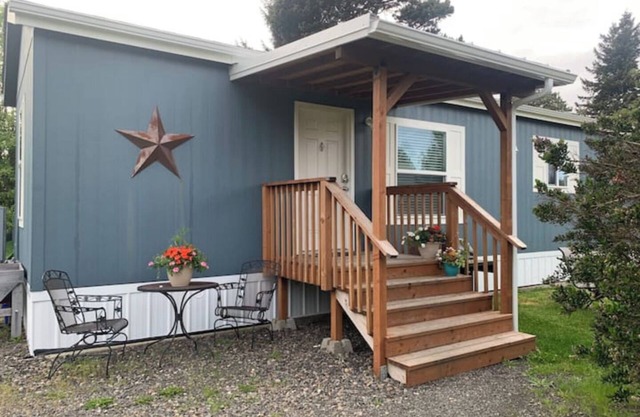 Cozy Urban Retreat, convenient 3 block walk to Main Street