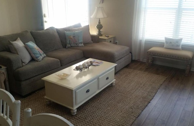 NW411 East 4th Avenue, Unit B