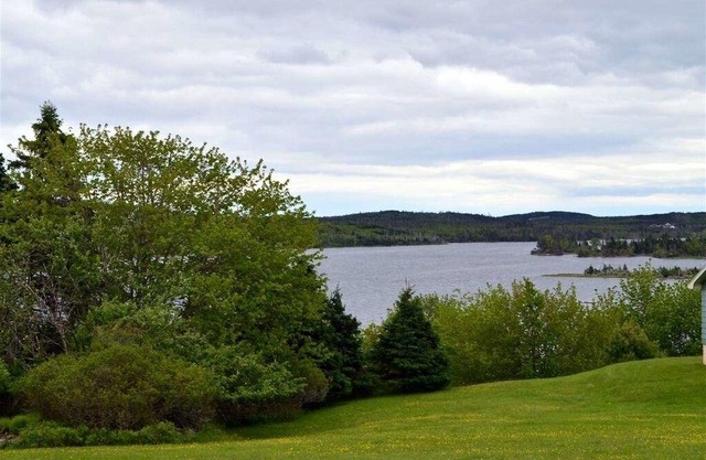 waterfront 3 bedroom house in central location