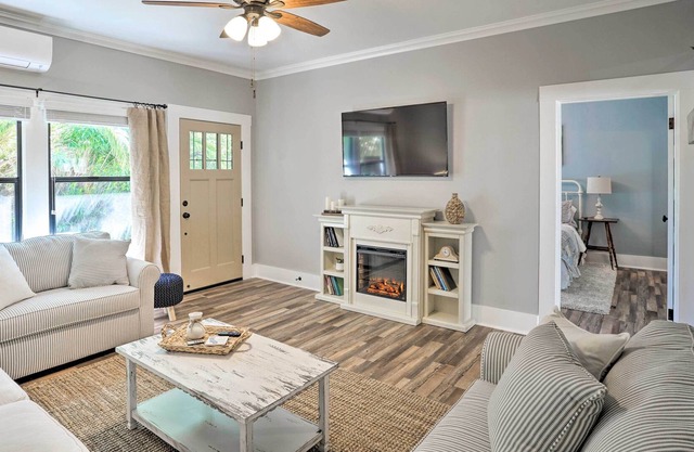 NEU-Downtown Ukiah Cottage, 5 Mi zum Lake Mendocino