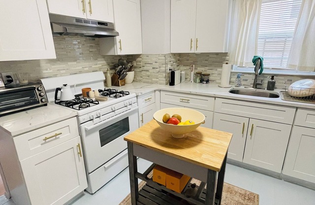 NY Presbyterian, US Open, CitiField : 1-bedroom apt w/Patio in Flushing East