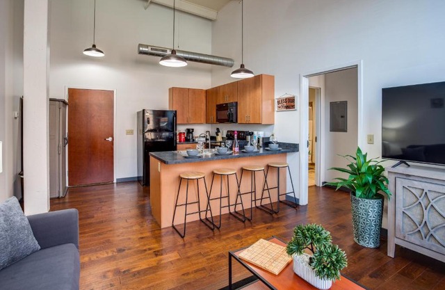 NY Style Centric Loft with King Bed by Park ave