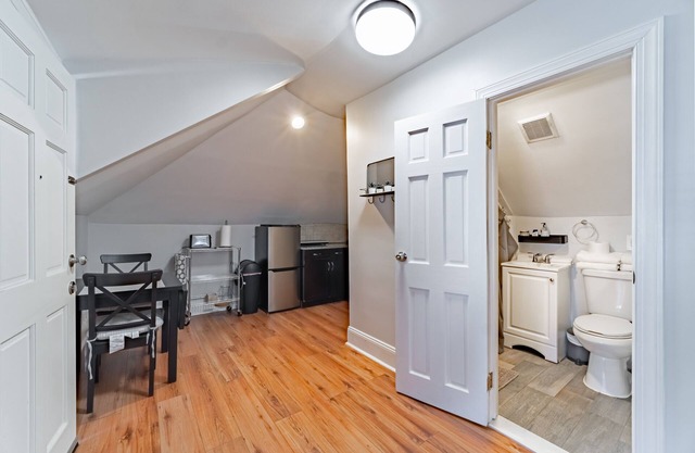 NYC -> 20 Mins, Fiber, workspace , 2 guests