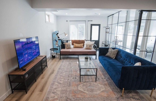 NYC Loft Inspired 12 mins to WEM Vintage arcade