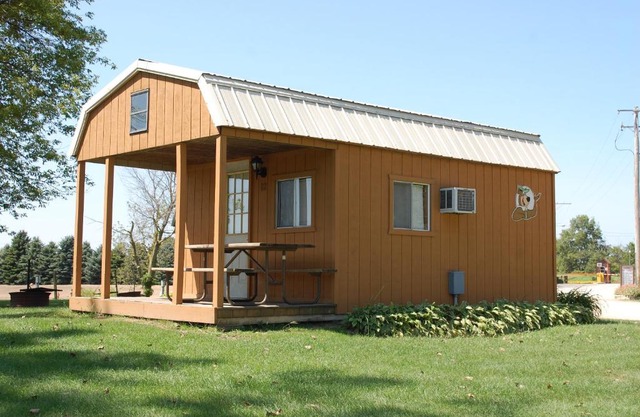 O'Connell's RV Campground Lakefront Cabin 9