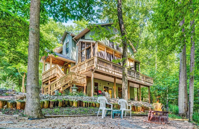 O'Neill's Getaway - Sleeps 14! Pet-Friendly - Meditation Garden - Pool Table