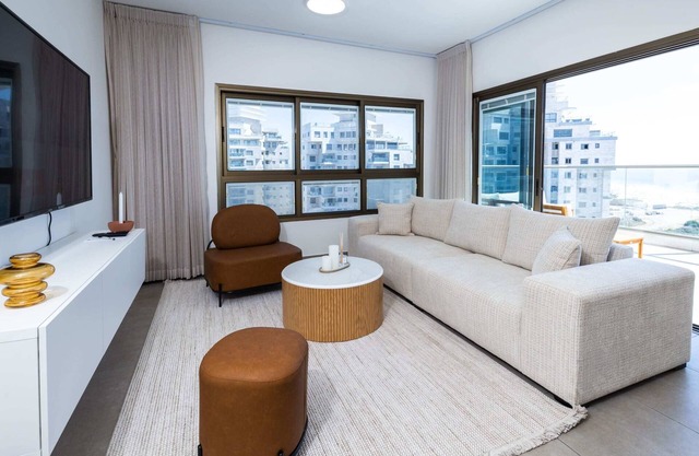 O&O Group - SeaFront Luxurious 3 BR Apartment