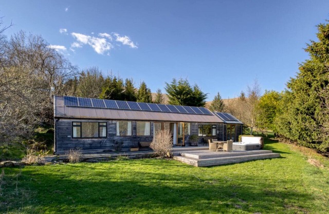 Oak Cottage & Hot Tub, Loch Tay