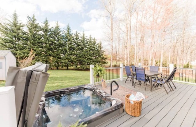 Oak Grove Retreat-hot tub/family and pet friendly