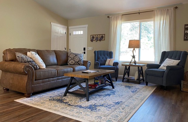 Oak Knoll Cottage - A Stone's Throw from Downtown, Ideal for Fishing & Hiking!