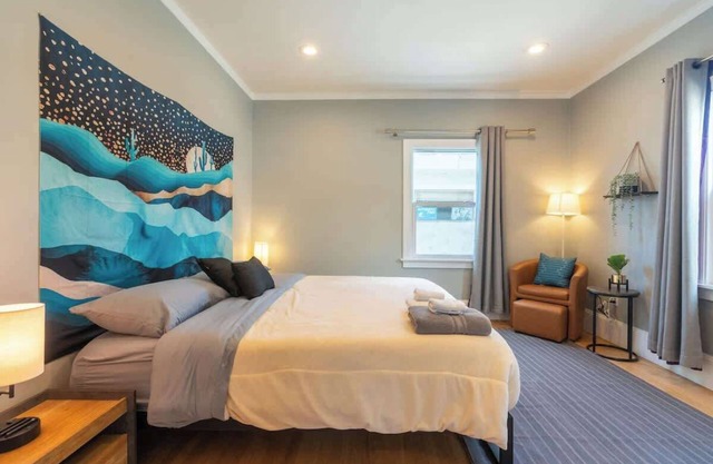 Oak Manor: Stylish Two Bedr. Apt