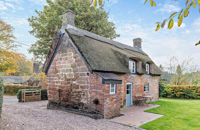 Oak Tree Thatched Cottage