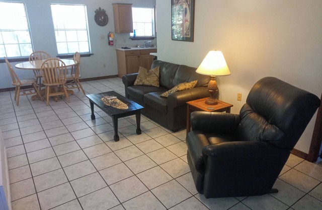 OakHaven Annex--Large, secluded apartment one block from beach and Walmart.