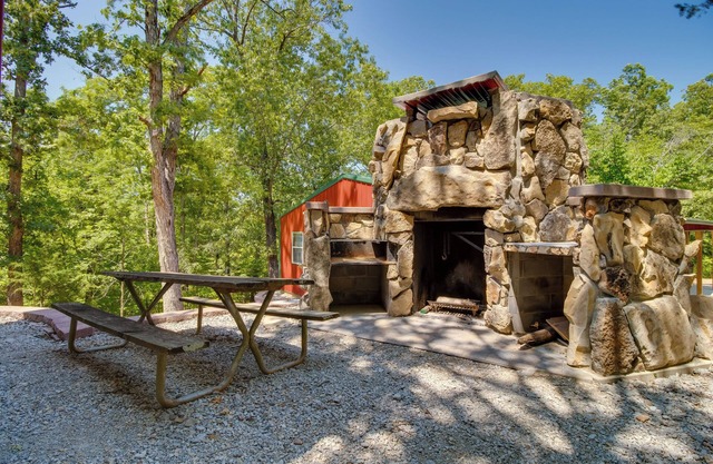 Oakland Oasis: Serene Retreat in the Ozarks
