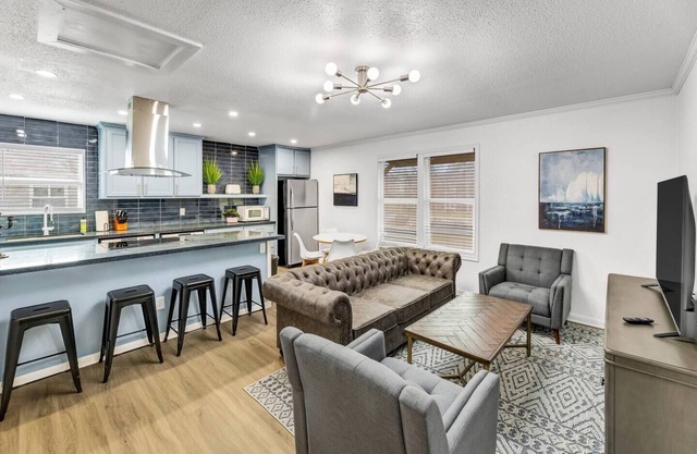 Oakley: 2nd floor, King Beds/Close to A&M