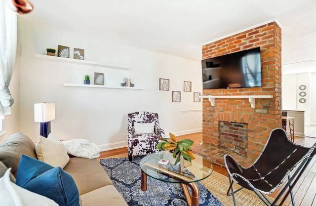 Oakley Square 3BR - Walkable-Sleeps 5 - Fire Pit