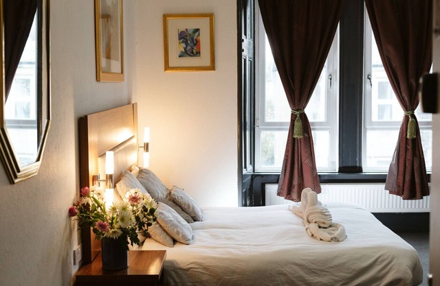 Oakshaw Guesthouse - Cozy Double Room in a Central Location. R9