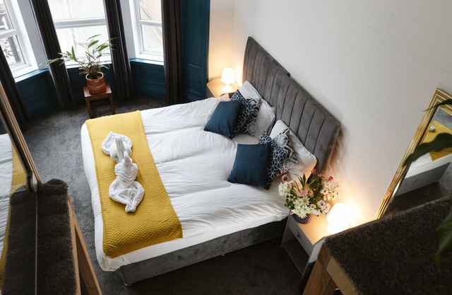 Oakshaw Guesthouse - Cozy Double Room in a Central Location. R8