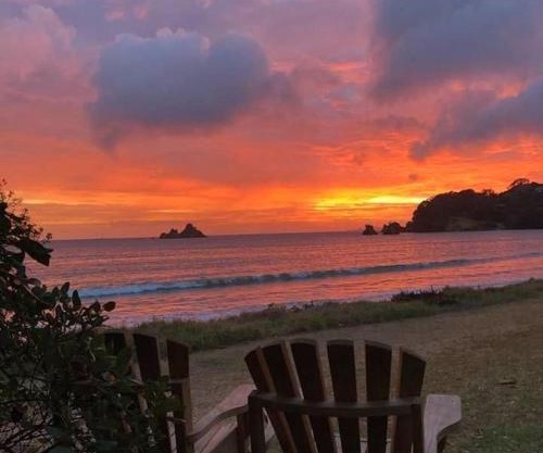 Oakura Bay Absolute Beachfront Holiday Home