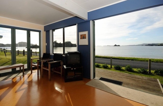 Oakura Strand, 8 Kajaks, SU Paddleboard, Wifi, Gas Feuerstelle