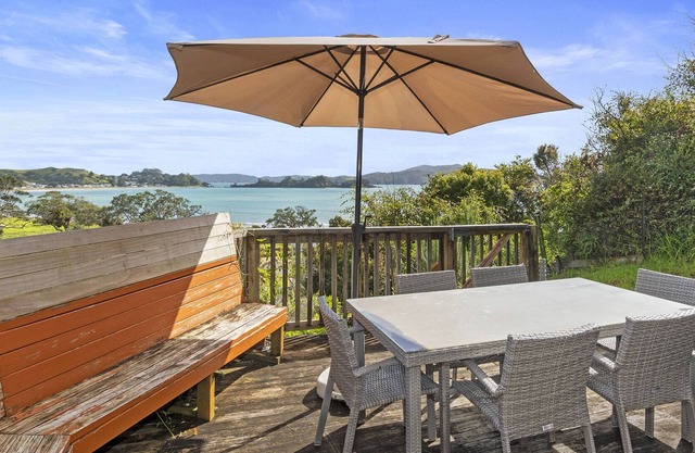 Oakura Oasis - Oakura Bay Holiday Home