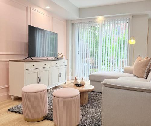 Oakville 2BD Bright & Modern
