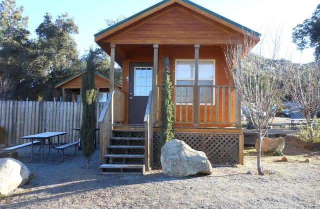 Oakzanita Springs Camping Resort Cabin 2