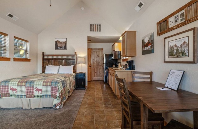 Oar Tern - Courtyard Beach Bungalow