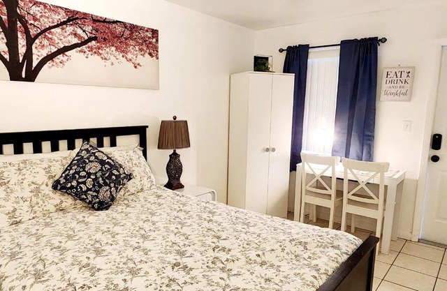 Oasis At Hollywood Unit 6- Sleep 2