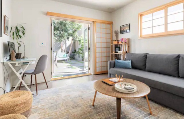 Oasis by the Sea - block to beach, economical luxury dream vacation/stay-cation